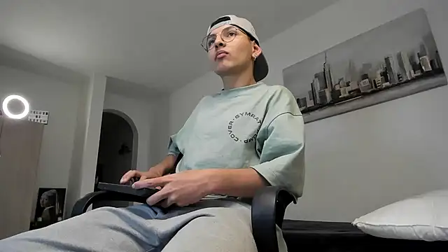 Snapshot of a_lejandro_0_8 chatting on 11, 3, 2025 a lejandro 0 8 online show from 11, 3, 2025