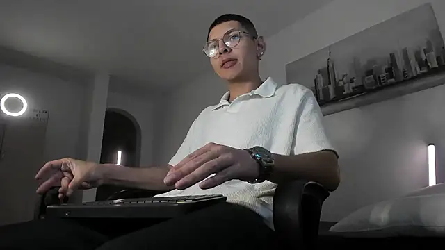 Snapshot of a_lejandro_0_8 chatting on 16, 3, 2025 a lejandro 0 8 online show from 16, 3, 2025