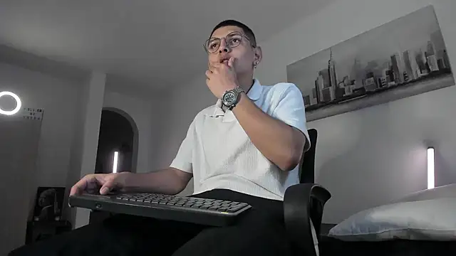 Snapshot of a_lejandro_0_8 chatting on 16, 3, 2025 a lejandro 0 8 online show from 16, 3, 2025