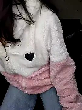 Snapshot of Leeeezzzz_roy chatting on 18, 12, 2024 Leeeezzzz roy online show from 18, 12, 2024