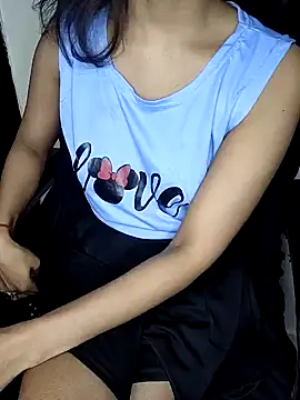 Snapshot of Leeeezzzz_roy chatting on 11, 1, 2025 Leeeezzzz roy online show from 11, 1, 2025