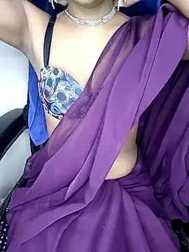 Snapshot of Leeeezzzz_roy chatting on 28, 10, 2025 Leeeezzzz roy online show from 28, 10, 2025