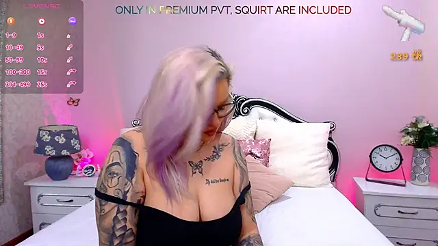 Snapshot of FoxxyClarise chatting on 19, 2, 2026 FoxxyClarise online show from 19, 2, 2026