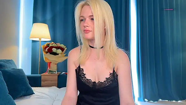 MilaDemies online show from 3, 6, 2026