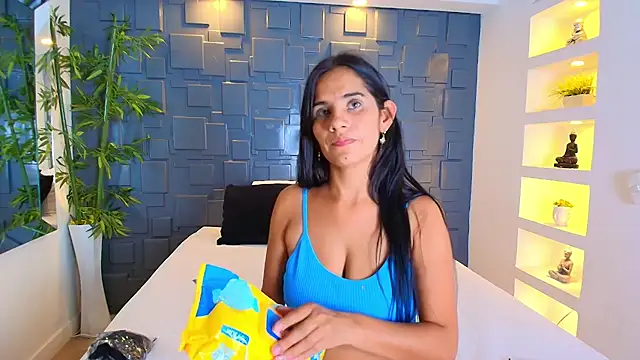 Snapshot of EmmilyCollson chatting on 18, 1, 2025 EmmilyCollson online show from 18, 1, 2025