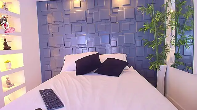 Snapshot of EmmilyCollson chatting on 8, 2, 2025 EmmilyCollson online show from 8, 2, 2025
