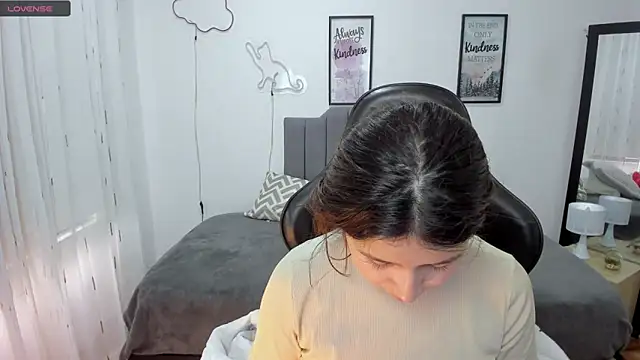 Amy joones online show from 24, 9, 2025