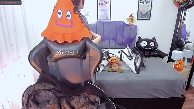 Amy joones online show from 25, 10, 2025