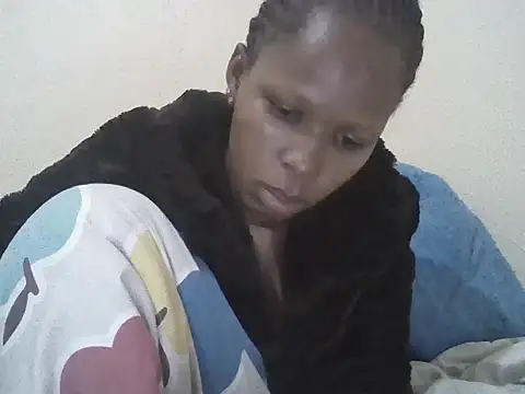 Snapshot of CharlotteDee chatting on 12, 10, 2025 CharlotteDee online show from 12, 10, 2025