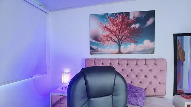 Julianaa Castro  online show from 31, 3, 2026