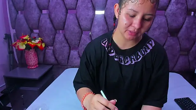 Snapshot of AlaSmith chatting on 14, 10, 2025 AlaSmith online show from 14, 10, 2025