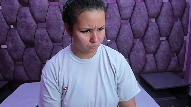 Snapshot of AlaSmith chatting on 31, 10, 2025 AlaSmith online show from 31, 10, 2025