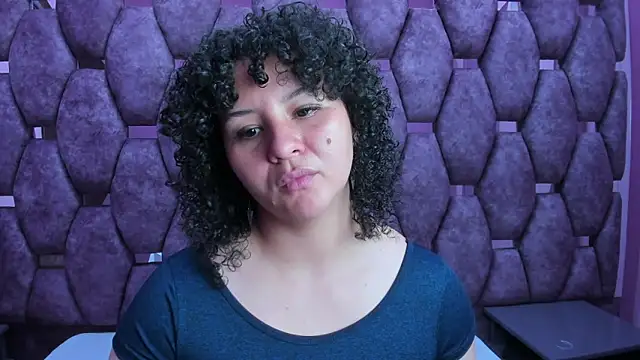 Snapshot of AlaSmith chatting on 3, 11, 2025 AlaSmith online show from 3, 11, 2025