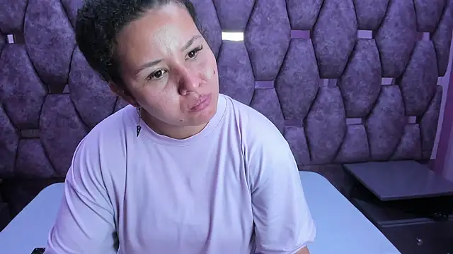 Snapshot of AlaSmith chatting on 4, 11, 2025 AlaSmith online show from 4, 11, 2025