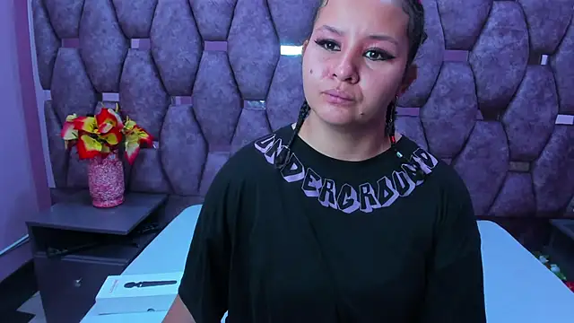 Snapshot of AlaSmith chatting on 11, 11, 2025 AlaSmith online show from 11, 11, 2025