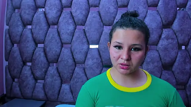 Snapshot of AlaSmith chatting on 25, 11, 2025 AlaSmith online show from 25, 11, 2025