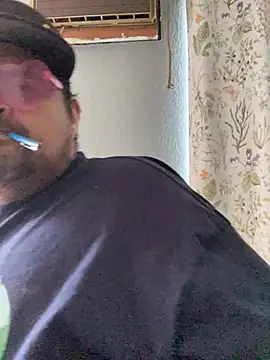 Miguel16i online show from 4, 3, 2025