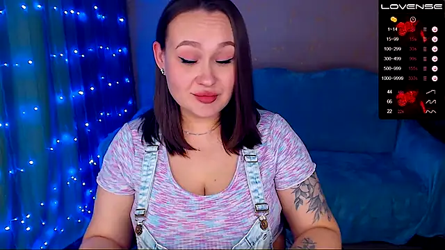 Snapshot of Cutie-Melanie chatting on 2, 3, 2025 Cutie-Melanie online show from 2, 3, 2025