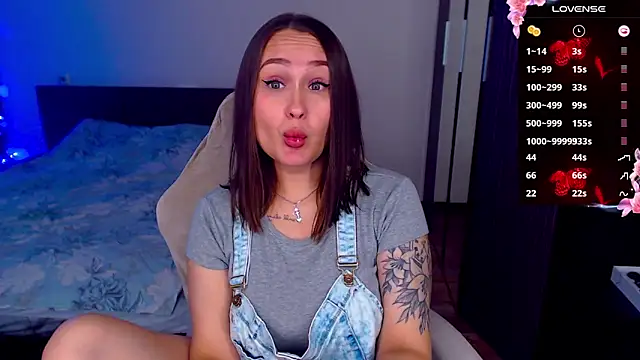 Snapshot of Cutie-Melanie chatting on 19, 10, 2025 Cutie-Melanie online show from 19, 10, 2025