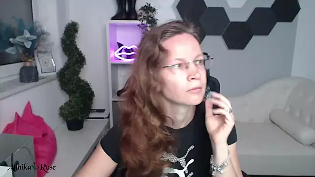 AnnikaRose online show from 1, 3, 2025