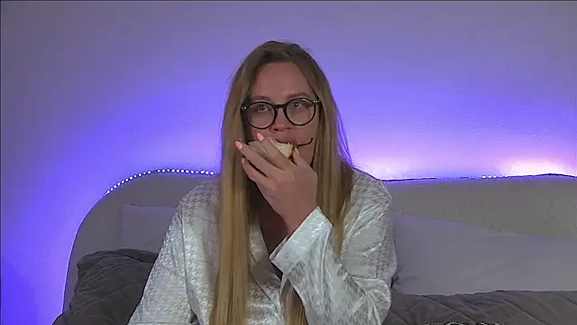 Snapshot of MariaNeumann chatting on 16, 3, 2025 MariaNeumann online show from 16, 3, 2025