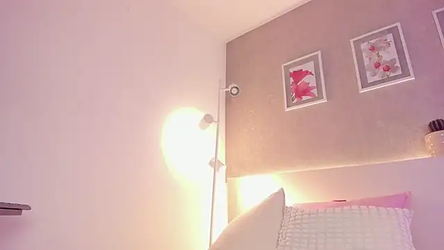 Snapshot of roxannegomez chatting on 7, 11, 2025 roxannegomez online show from 7, 11, 2025