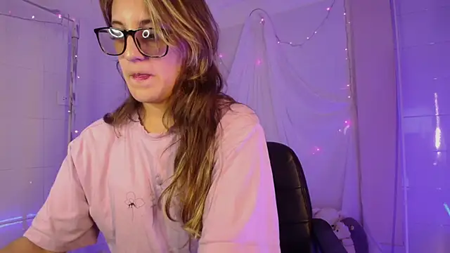 Giia paiige18 online show from 8, 10, 2025