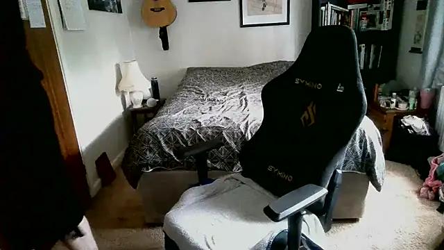 Snapshot of Hairy_Guy30 chatting on 17, 10, 2025 Hairy Guy30 online show from 17, 10, 2025