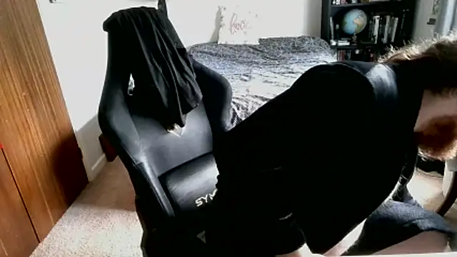 Hairy Guy30 online show from 13, 4, 2026