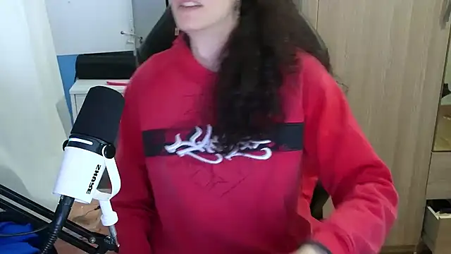 Snapshot of MemiKouki chatting on 5, 11, 2025 MemiKouki online show from 5, 11, 2025