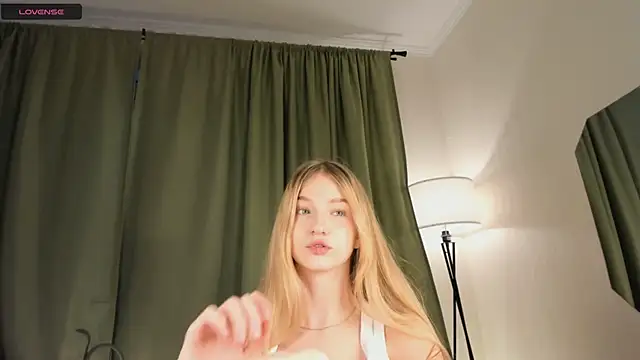 Snapshot of YuNabif chatting on 21, 9, 2025 YuNabif online show from 21, 9, 2025