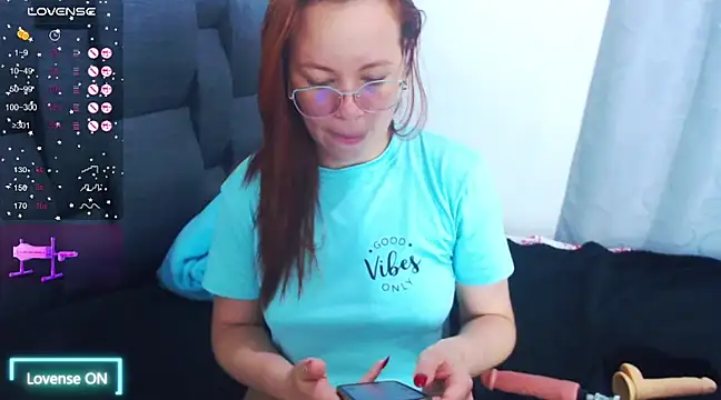 SharonR1 online show from 16, 2, 2025