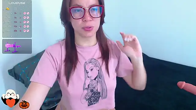 SharonR1 online show from 5, 10, 2025