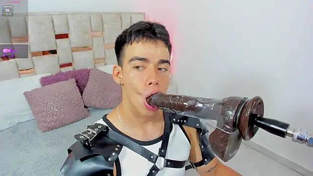 Snapshot of its_liam18 chatting on 21, 9, 2025 its liam18 online show from 21, 9, 2025