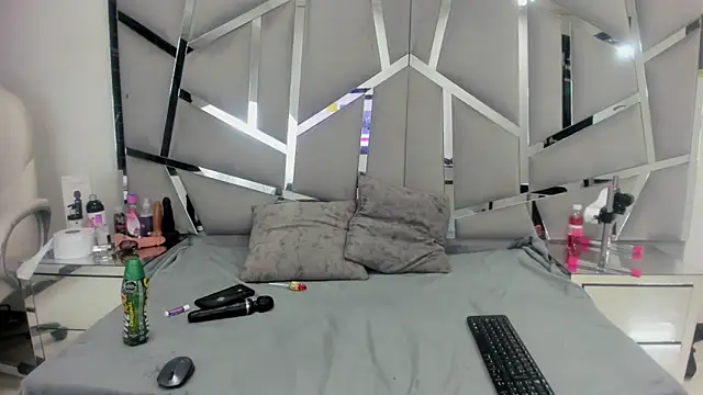 Snapshot of Catherinee69_x chatting on 13, 1, 2025 Catherinee69 x online show from 13, 1, 2025