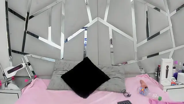 Snapshot of Catherinee69_x chatting on 24, 2, 2025 Catherinee69 x online show from 24, 2, 2025