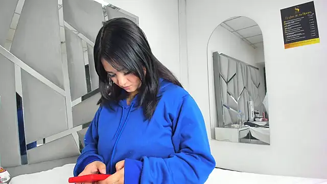 Snapshot of Catherinee69_x chatting on 28, 10, 2025 Catherinee69 x online show from 28, 10, 2025