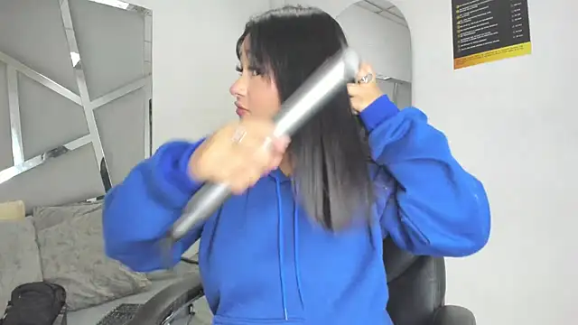 Snapshot of Catherinee69_x chatting on 21, 11, 2025 Catherinee69 x online show from 21, 11, 2025