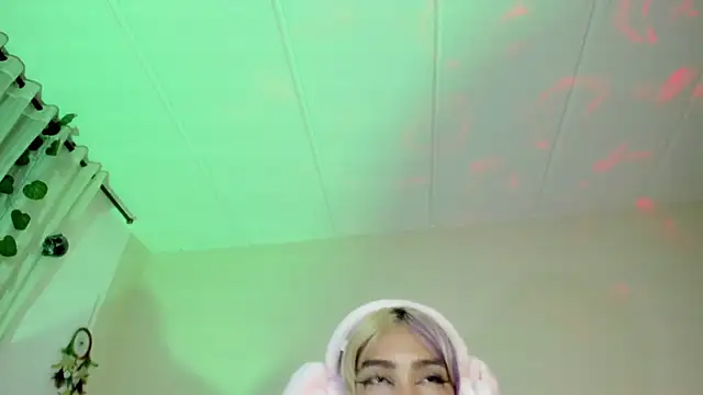 Snapshot of party-naugthysex chatting on 2, 1, 2025 party-naugthysex online show from 2, 1, 2025