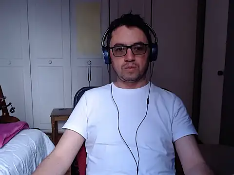 Snapshot of Diptongo chatting on 3, 12, 2025 Diptongo online show from 3, 12, 2025