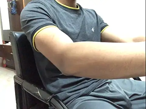 Snapshot of Zeuhorny chatting on 2, 12, 2025 Zeuhorny online show from 2, 12, 2025