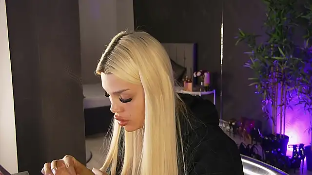 shayblonde online show from 11, 3, 2025