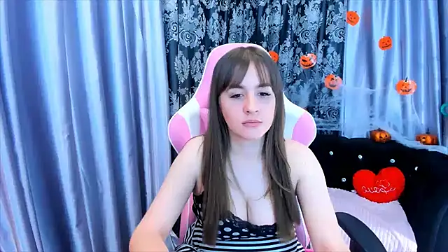 Snapshot of KamilaFoxy chatting on 28, 10, 2025 KamilaFoxy online show from 28, 10, 2025