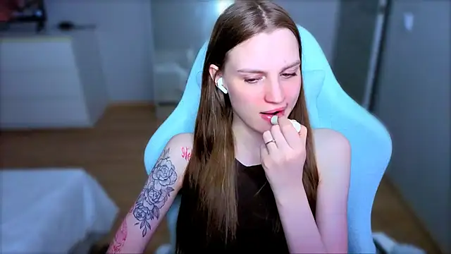 Snapshot of StellaLawless chatting on 10, 5, 2026 StellaLawless online show from 10, 5, 2026