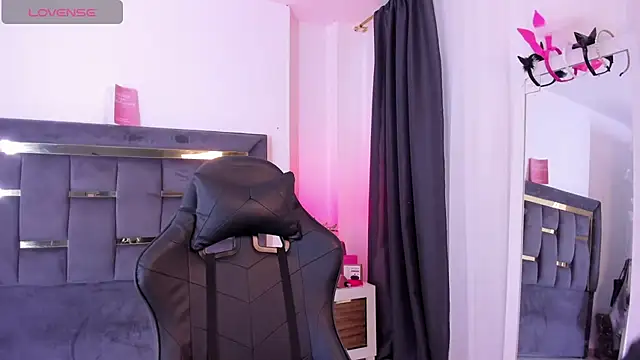 Snapshot of MarilynSmIith chatting on 2, 12, 2025 MarilynSmIith online show from 2, 12, 2025