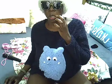Snapshot of Sweet_Bear chatting on 3, 4, 2026 Sweet Bear online show from 3, 4, 2026