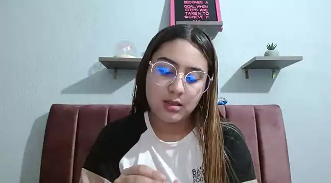 Snapshot of Miabonnett_ chatting on 30, 12, 2024 Miabonnett online show from 30, 12, 2024