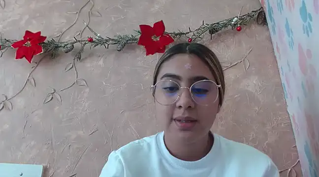 Snapshot of Miabonnett_ chatting on 8, 1, 2025 Miabonnett online show from 8, 1, 2025