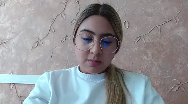 Snapshot of Miabonnett_ chatting on 15, 1, 2025 Miabonnett online show from 15, 1, 2025