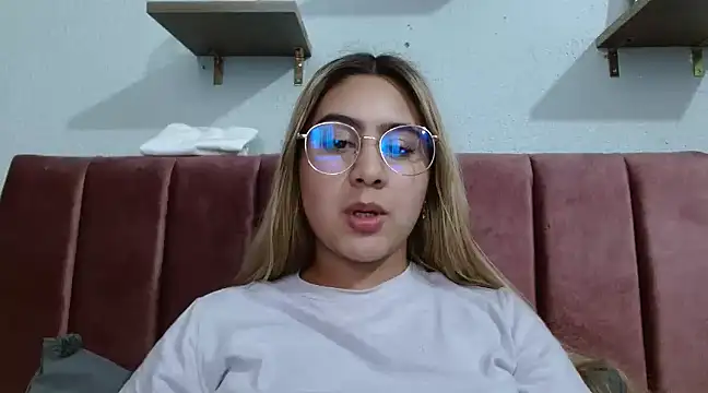 Snapshot of Miabonnett_ chatting on 15, 1, 2025 Miabonnett online show from 15, 1, 2025